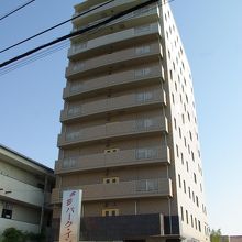 目立つし、たいへんわかりやすい建物です。