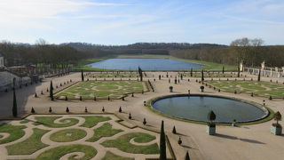 歩かなくても、宮殿から見えますよ。