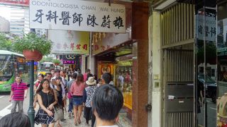 グランドリスボアからセナド広場に続く道です