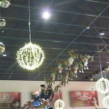 至る所にクリスマスの飾り着け