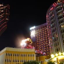 亞馬喇前地から見たリスボアとグランドリスボア（夜）