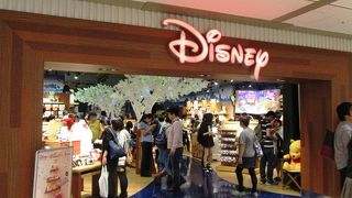 飽きない品揃えのディズニーストア