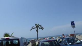 サマーバカンスシーズンは高速船から下船してタクシー利用が難しいかもしれません