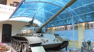 ベトナム軍の紹介と戦闘機や戦車などの展示