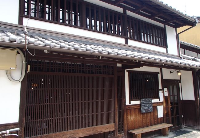 町家造りの建物で、雰囲気の良いカフェです