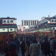 入り口は凄い人