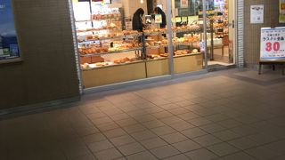 駅構内からも入れる