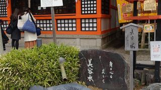 「美御前社」の脇にあります