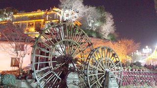 昼と夜の違いに驚かされます。