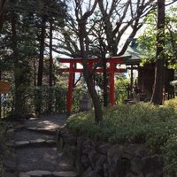 庭園内の稲荷神社