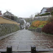 上から見た酢屋の坂