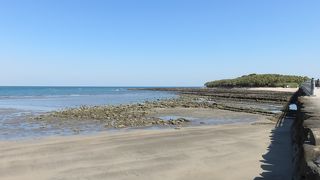 海沿いをぶらぶらしながら島に歩いて渡れます