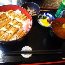 初めて食べた「あなご丼」でした。