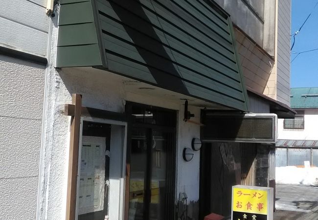 地元の方に愛されている店