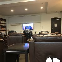 フリースペースあり。ここで食事や漫画読むことも可