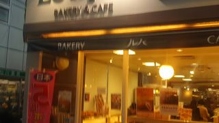 仙川駅前のおしゃれなパン屋さんです