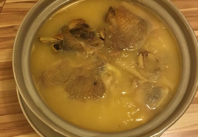 コラーゲンたっぷり濃厚な鶏スープ