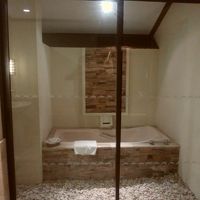 お風呂。バスタブとシャワーが別にあります。