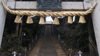 息をきらす階段がありました。