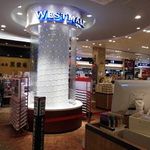 店内は広くてきれいでした