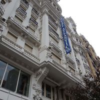 便利な立地、クラシックな外観が素敵です。