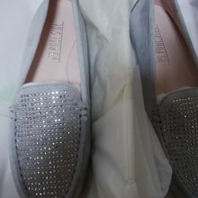 地下に靴屋プールサイドがあり、そこの靴を購入