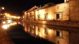 ライトアップした夜の運河で、ノスタルジックな気分に浸る！