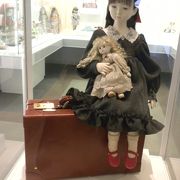 “♪赤い靴　履いてた　女の子”の「横浜　人形の家」