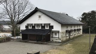 白い壁が美しい