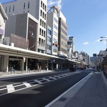 藤井大丸付近より。祇園方向。