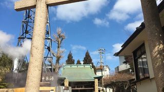 神社の境内に源泉⁈