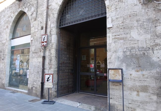 観光案内所 (ペルージャ ロッジア宮内)