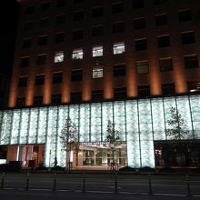 上層階はオフィス。