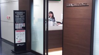 飛行機に乗る前にはソフトドリンクを！