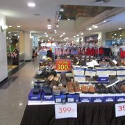 衣服・靴の特売イベントが開催