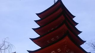 朱塗りの塔の美しさに見惚れました～