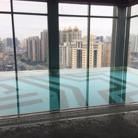 プールに水は冷たい