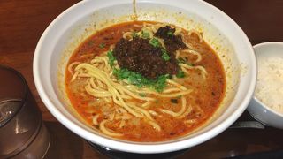 担々麺で有名な中華ダイニングです。