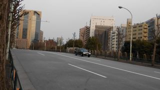 外堀通りの一部の７５０メートルの坂