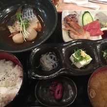 煮魚と刺身のランチ