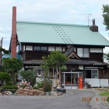 町なかで、出会った昔懐かしい感じの家屋