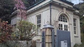 ホテルから見えた洋館