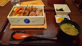 絶品「牛陶箱飯」