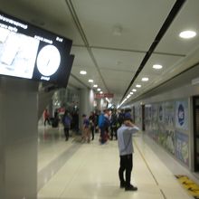 スワプンナーム空港駅 (ARL)