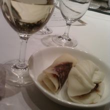 飲み放題の白ワインです。