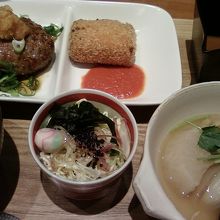 ハンバーグもおいしかったです。