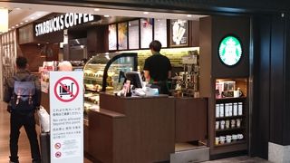 国内線到着口のすぐ横