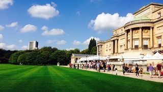 夏限定の宮殿内部見学