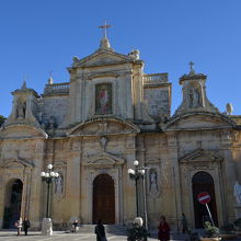 教会正面ファサード