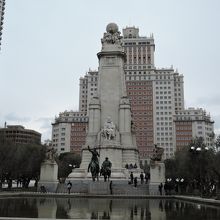 池の前からの眺め